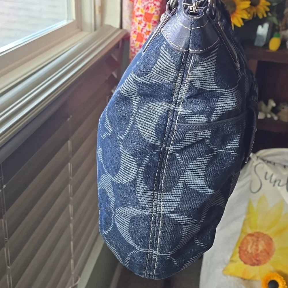 Coach Whipstitch POPPY OPTIC DENIM Tote EUC, Double zip wallet, 2 Purse Pillows - Picture 6 of 17
